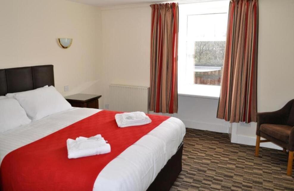 Lochway Hotel Dumbarton Bagian luar foto