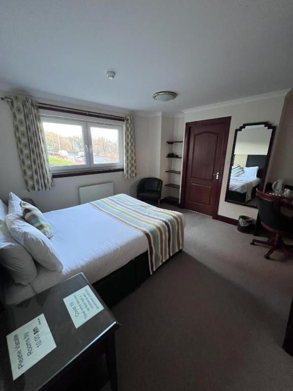 Lochway Hotel Dumbarton Bagian luar foto